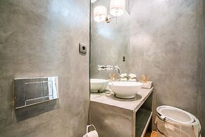 Estrela Neoclassical Apt River View