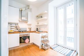 Estrela Neoclassical Apt River View