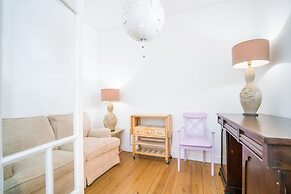 Estrela Neoclassical Apt River View