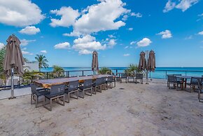 Private Ocean Condos - Hyde Beach Resort