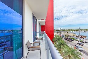 Private Luxury Condos at Costa Hollywood