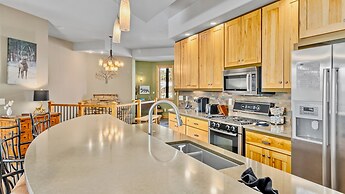 Garlands' Alpine Lodge Luxury Vacation At Windcliff 3 Bedroom Home by 