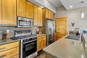 Garlands' Alpine Lodge Luxury Vacation At Windcliff 3 Bedroom Home by 