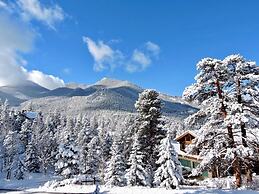 Tranquil Luxury Vacation At Windcliff 3 Bedroom Home by RedAwning