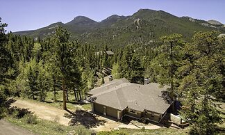 Tranquil Luxury Vacation At Windcliff 3 Bedroom Home by RedAwning