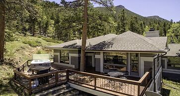 Tranquil Luxury Vacation At Windcliff 3 Bedroom Home by RedAwning