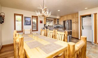 Tranquil Luxury Vacation At Windcliff 3 Bedroom Home by RedAwning