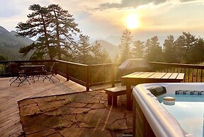 Tranquil Luxury Vacation At Windcliff 3 Bedroom Home by RedAwning