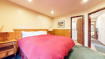 Winterset 12 Centrally Located, Cozy, Washer Dryer by RedAwning