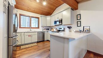 Winterset 12 Centrally Located, Cozy, Washer Dryer by RedAwning