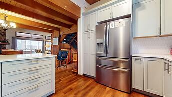 Winterset 12 Centrally Located, Cozy, Washer Dryer by RedAwning