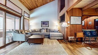 Winterset 12 Centrally Located, Cozy, Washer Dryer by RedAwning