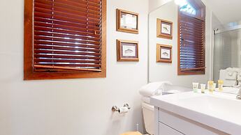 Winterset 12 Centrally Located, Cozy, Washer Dryer by RedAwning