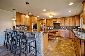 Mapes Luxury Vacation At Windcliff 5 Bedroom Home by RedAwning