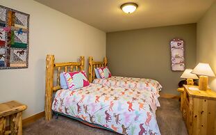 Mapes Luxury Vacation At Windcliff 5 Bedroom Home by RedAwning