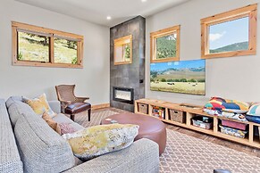 Mapes Luxury Vacation At Windcliff 5 Bedroom Home by RedAwning