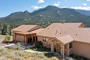 Mapes Luxury Vacation At Windcliff 5 Bedroom Home by RedAwning