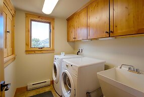 Mapes Luxury Vacation At Windcliff 5 Bedroom Home by RedAwning