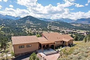 Mapes Luxury Vacation At Windcliff 5 Bedroom Home by RedAwning