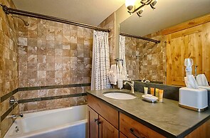 Mapes Luxury Vacation At Windcliff 5 Bedroom Home by RedAwning