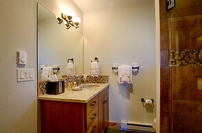 Mapes Luxury Vacation At Windcliff 5 Bedroom Home by RedAwning