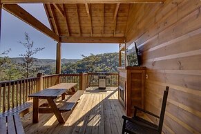 A View To Remember - 4 Bedrooms, 4 Baths, Sleeps 13 Home by RedAwning