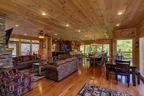 Grand View Lodge - 10 Bedrooms, 10 Baths, Sleeps 44 Home by RedAwning