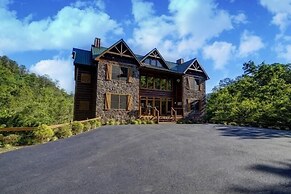 Grand View Lodge - 10 Bedrooms, 10 Baths, Sleeps 44 Home by RedAwning