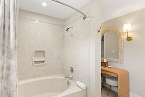 418 Linkside Drive 4 Bedroom Home by RedAwning