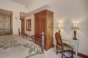 Elegant Updated 3 Bedroom Condo At One Arrowhead Place Condo by RedAwn