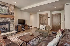 Elegant Updated 3 Bedroom Condo At One Arrowhead Place Condo by RedAwn