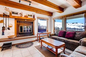 2BR View of Mt. Crested Butte and Lift - No Cleaning Fee! by RedAwning
