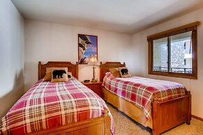 2BR View of Mt. Crested Butte and Lift - No Cleaning Fee! by RedAwning