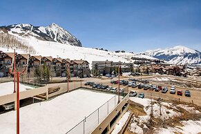2BR View of Mt. Crested Butte and Lift - No Cleaning Fee! by RedAwning
