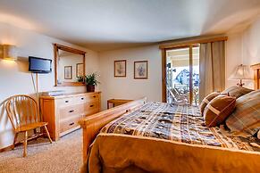 2BR View of Mt. Crested Butte and Lift - No Cleaning Fee! by RedAwning