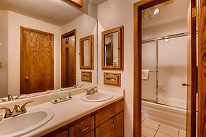 2BR View of Mt. Crested Butte and Lift - No Cleaning Fee! by RedAwning