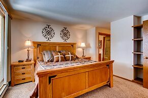 2BR View of Mt. Crested Butte and Lift - No Cleaning Fee! by RedAwning