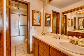 2BR View of Mt. Crested Butte and Lift - No Cleaning Fee! by RedAwning