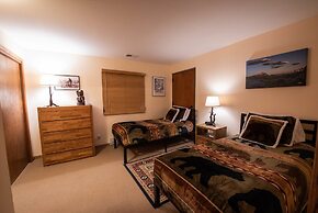 View Of Red Mountain From 2 Br  2 Bedroom Condo - No Cleaning Fee! by 