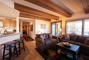 View Of Red Mountain From 2 Br  2 Bedroom Condo - No Cleaning Fee! by 