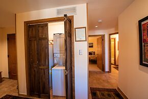 View Of Red Mountain From 2 Br  2 Bedroom Condo - No Cleaning Fee! by 