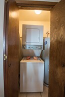 Top Floor 2Br Unit- Views of the Mountains - No Cleaning Fee!