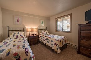 Top Floor 2Br Unit- Views of the Mountains - No Cleaning Fee!