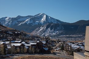 Top Floor 2Br Unit- Views of the Mountains - No Cleaning Fee!