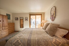 Top Floor 2Br Unit- Views of the Mountains - No Cleaning Fee!