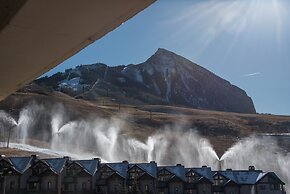 Top Floor 2Br Unit- Views of the Mountains - No Cleaning Fee!