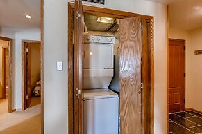 2br/2ba  With Spectacular Mountain Views 2 Bedroom Condo - No Cleaning