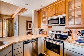 2br/2ba  With Spectacular Mountain Views 2 Bedroom Condo - No Cleaning