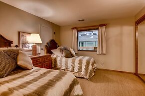 2br/2ba  With Spectacular Mountain Views 2 Bedroom Condo - No Cleaning