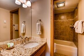 Unique & Modern 3 Br/2ba - Ski-in/ski-out 3 Bedroom Condo - No Cleanin